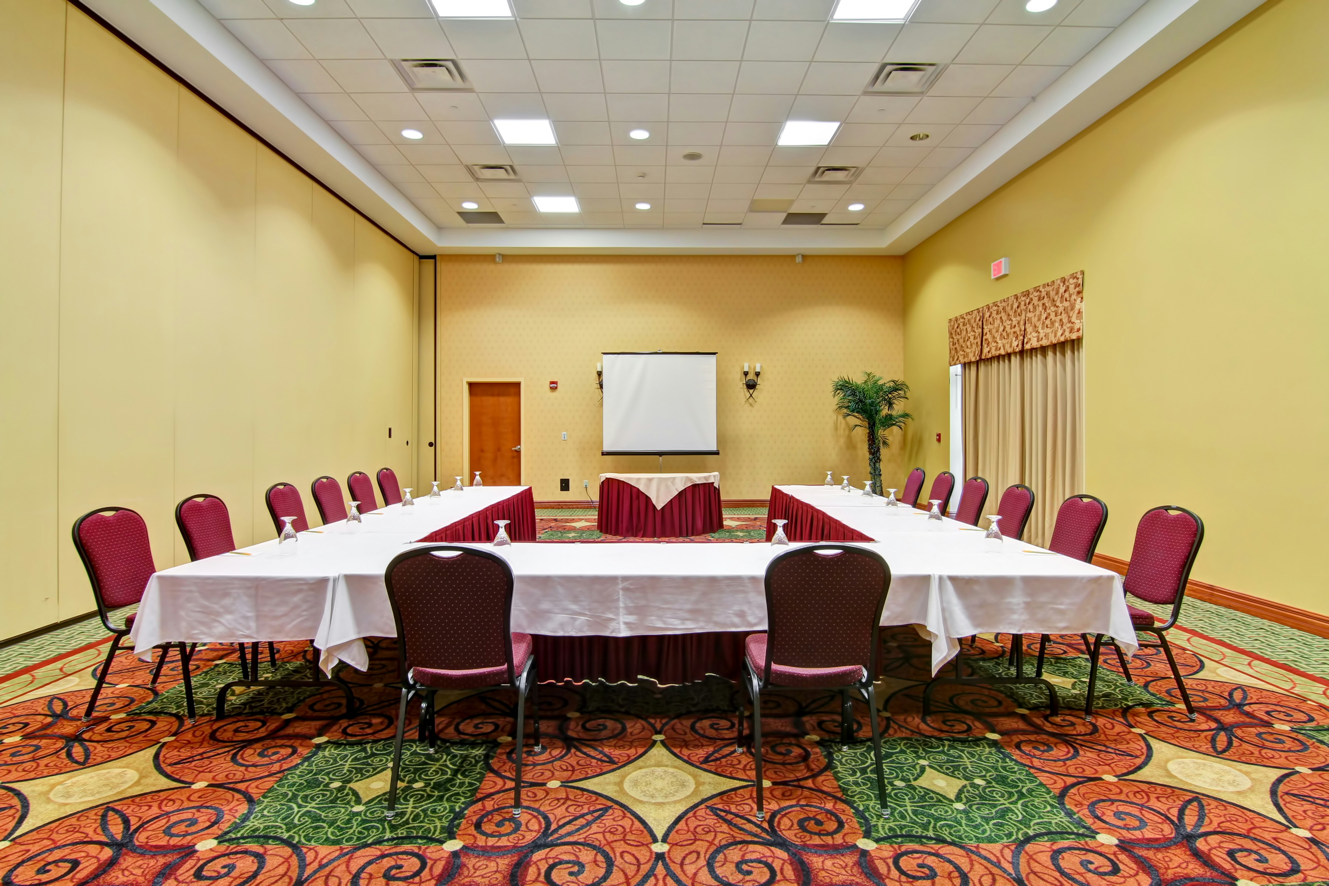 Hilton Garden Inn Ottawa Airport 79/86