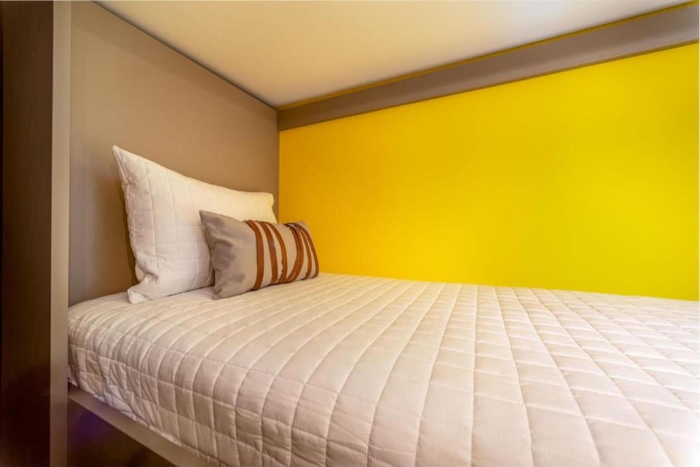 FAMILY, MULTIPLE BEDS