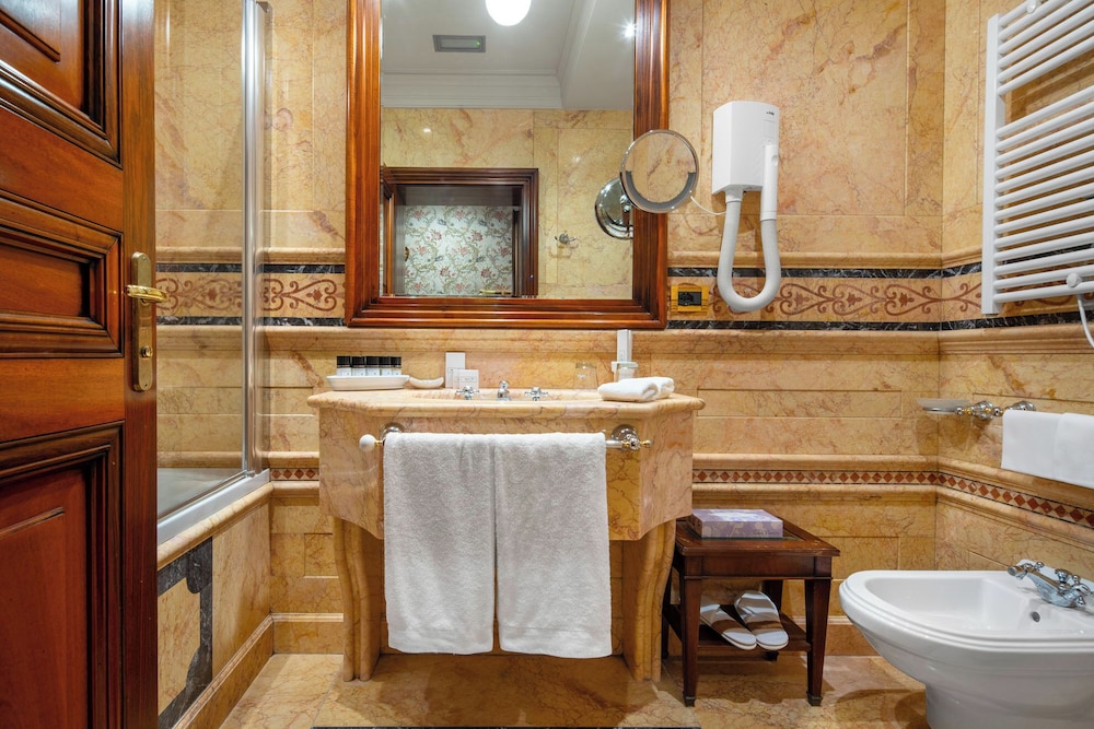 HOTEL BELLEVUE SUITES 67/69