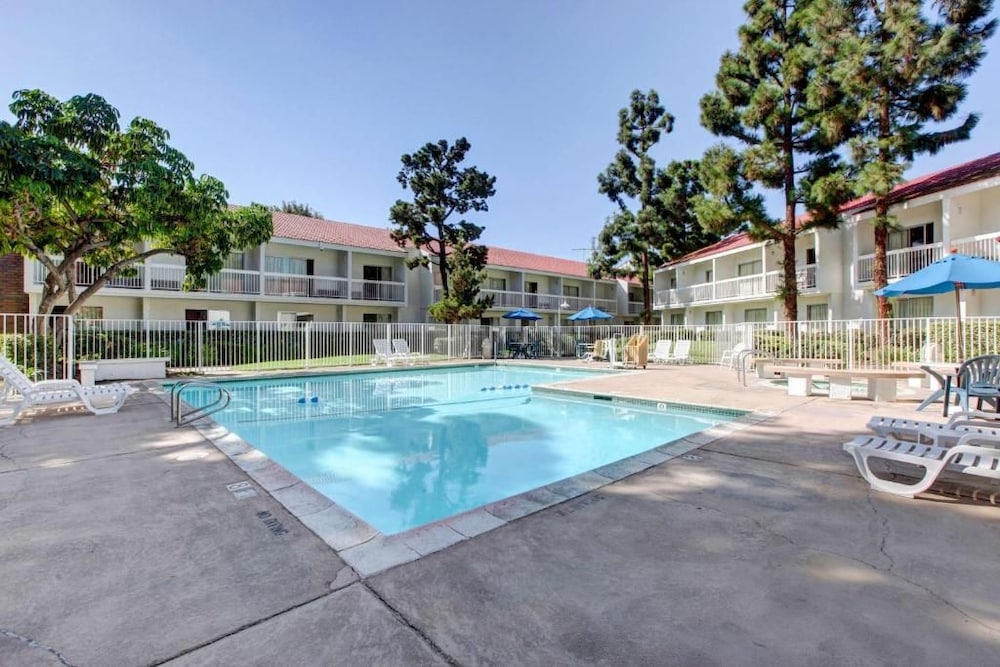 Motel6 Santa Ana, CA - Irvine - Orange County Airport 50/54