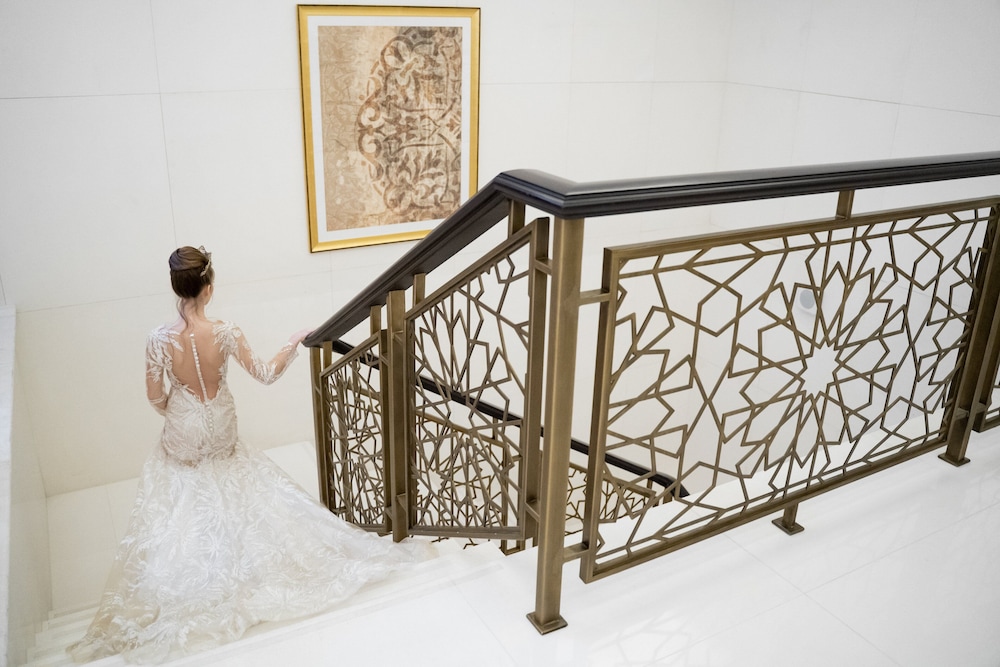 Bab Al Qasr Hotel 11/73
