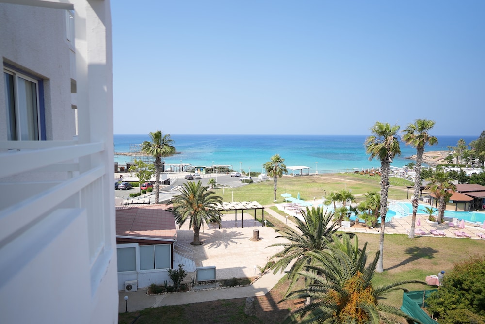 Astreas Beach Hotel 44/50