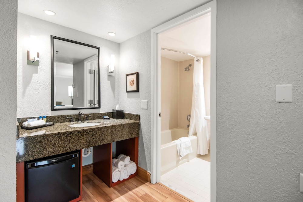 Miami Lakes Hotel 14/48