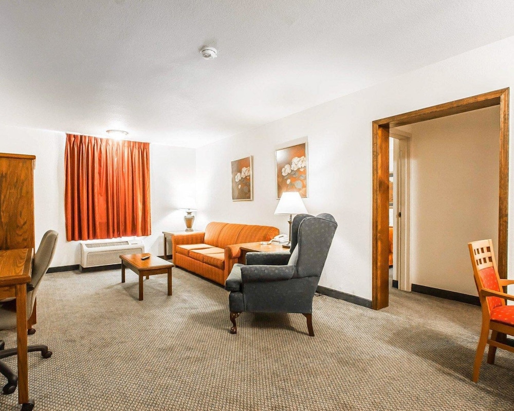 Quality Inn & Suites North Springfield MO 28/45
