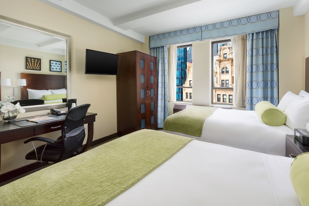 Aura Hotel Times Square 8/31