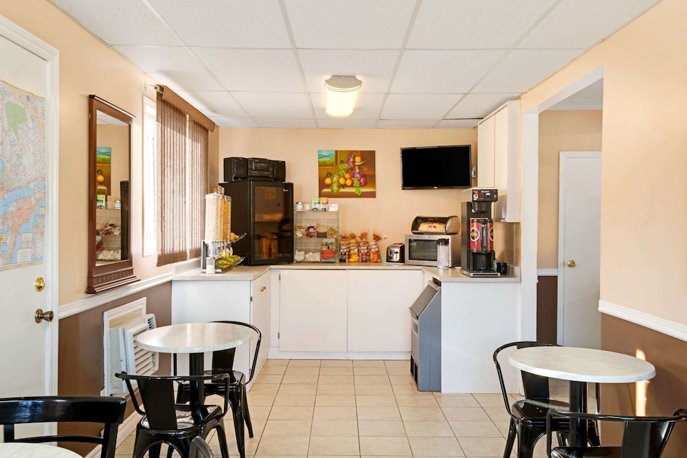 Knights Inn Midland 18/32