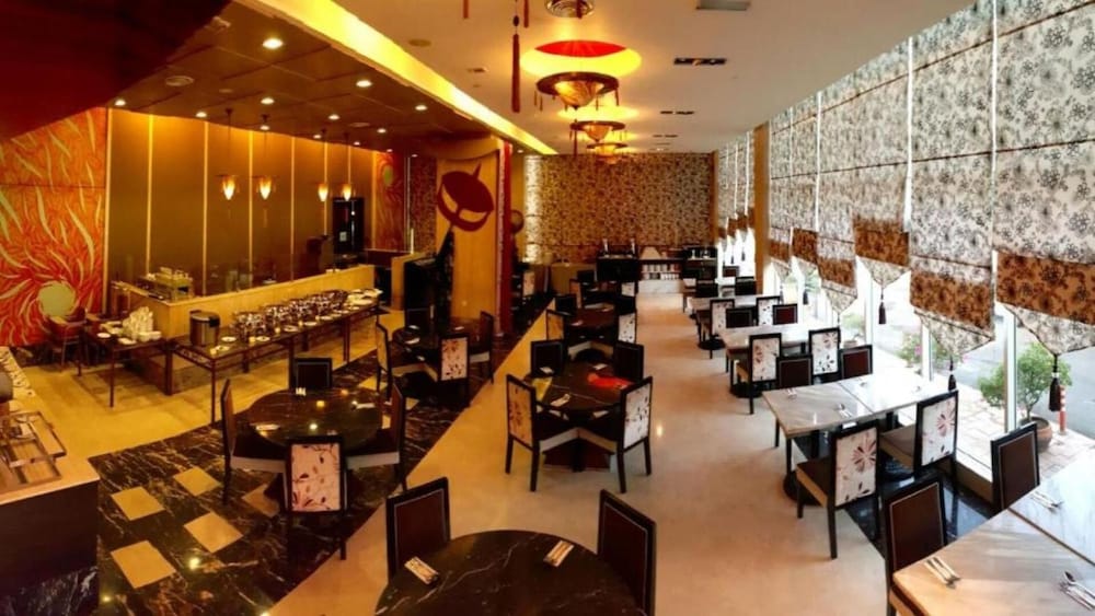 Crown Garden Hotel 25/33