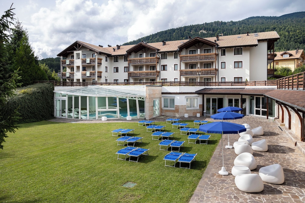 GOLF HOTEL 71/76