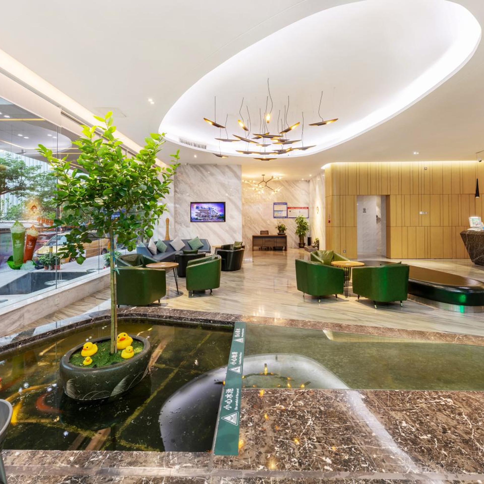 Qian Hai Holiday Hotel 8/68