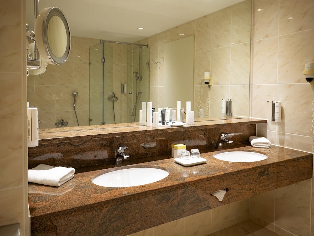 Atomis Hotel Munich Airport by Mercure 49/50