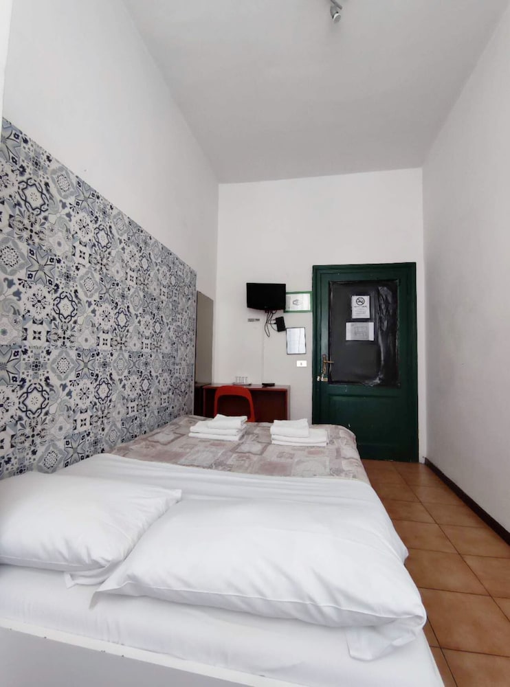 ECONOMY, SINGLE, SHARED BATHROOM
