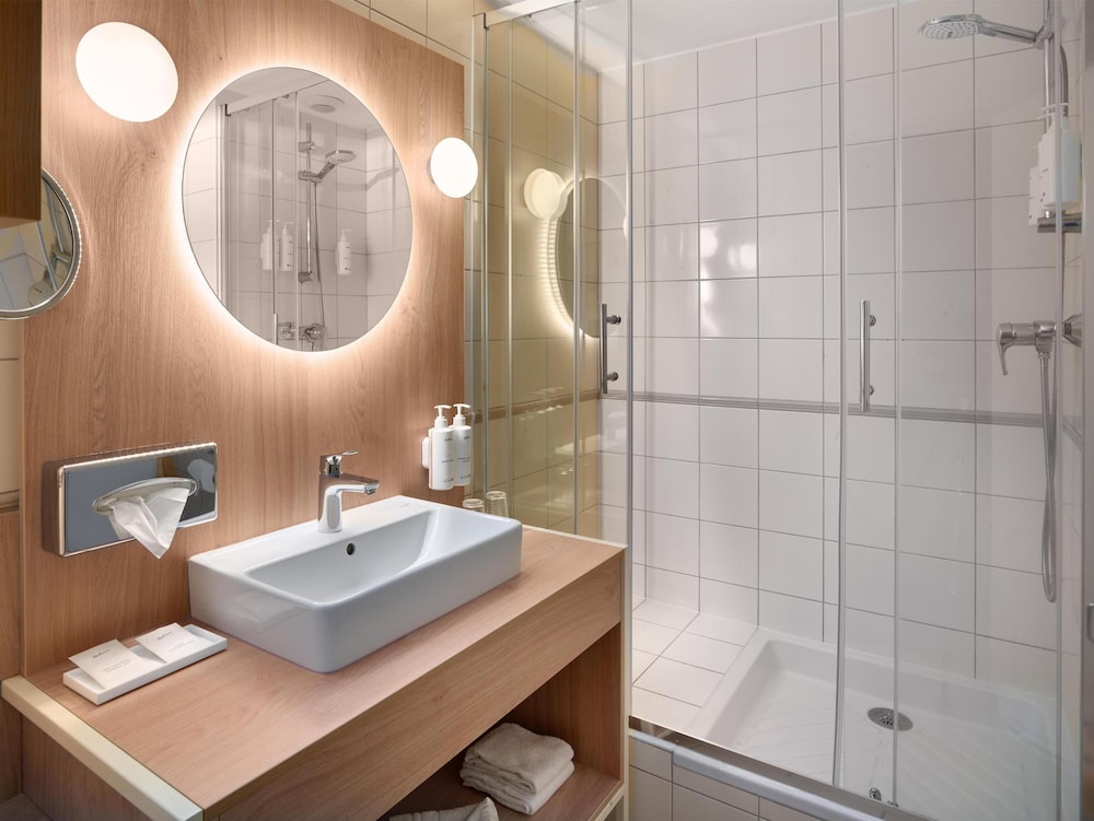 KYRIAD PRESTIGE CLERMONT FERRAND 76/76
