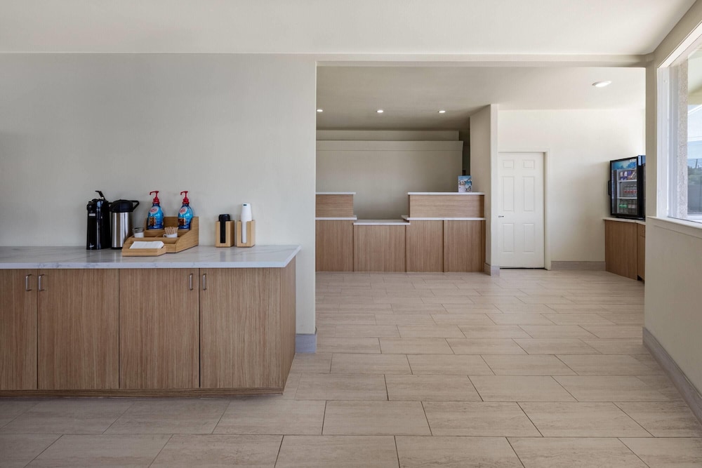 Ramada by Wyndham Merced 11/57