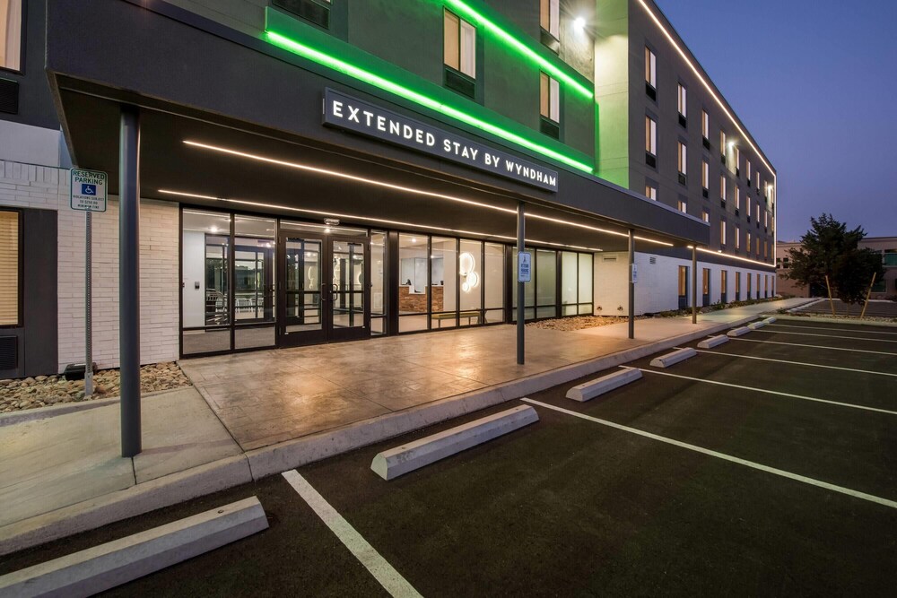 ECHO Suites Extended Stay by Wyndham Reno 64/72