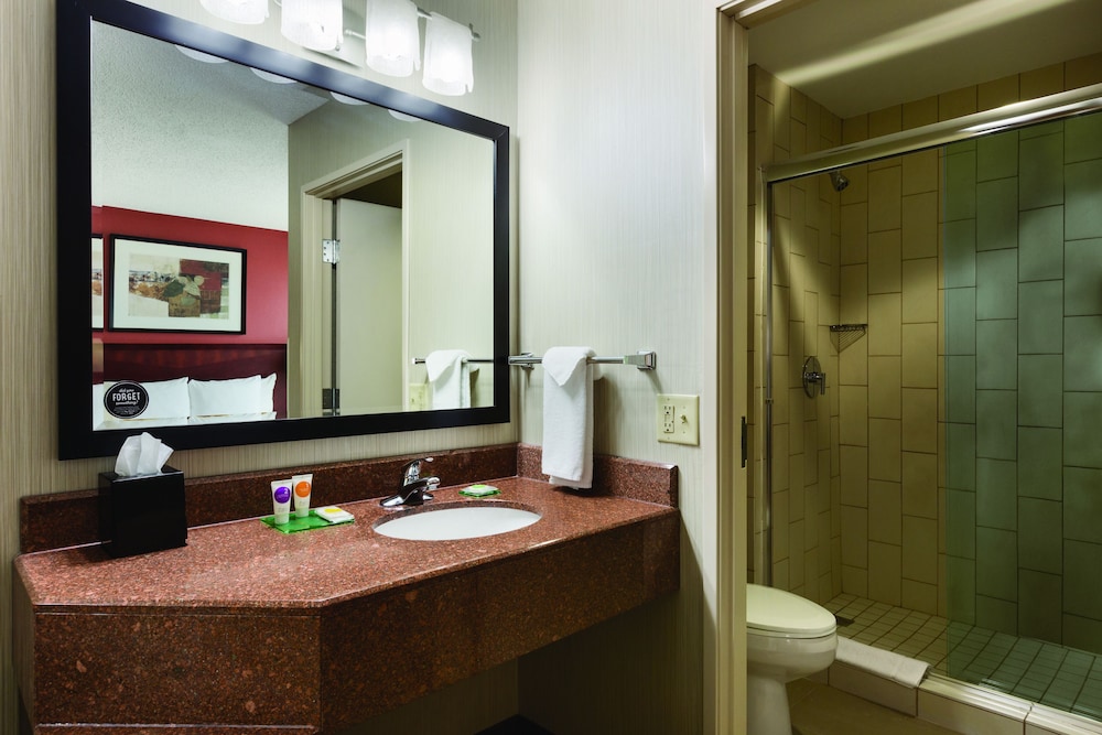 Hyatt Place College Station 72/74