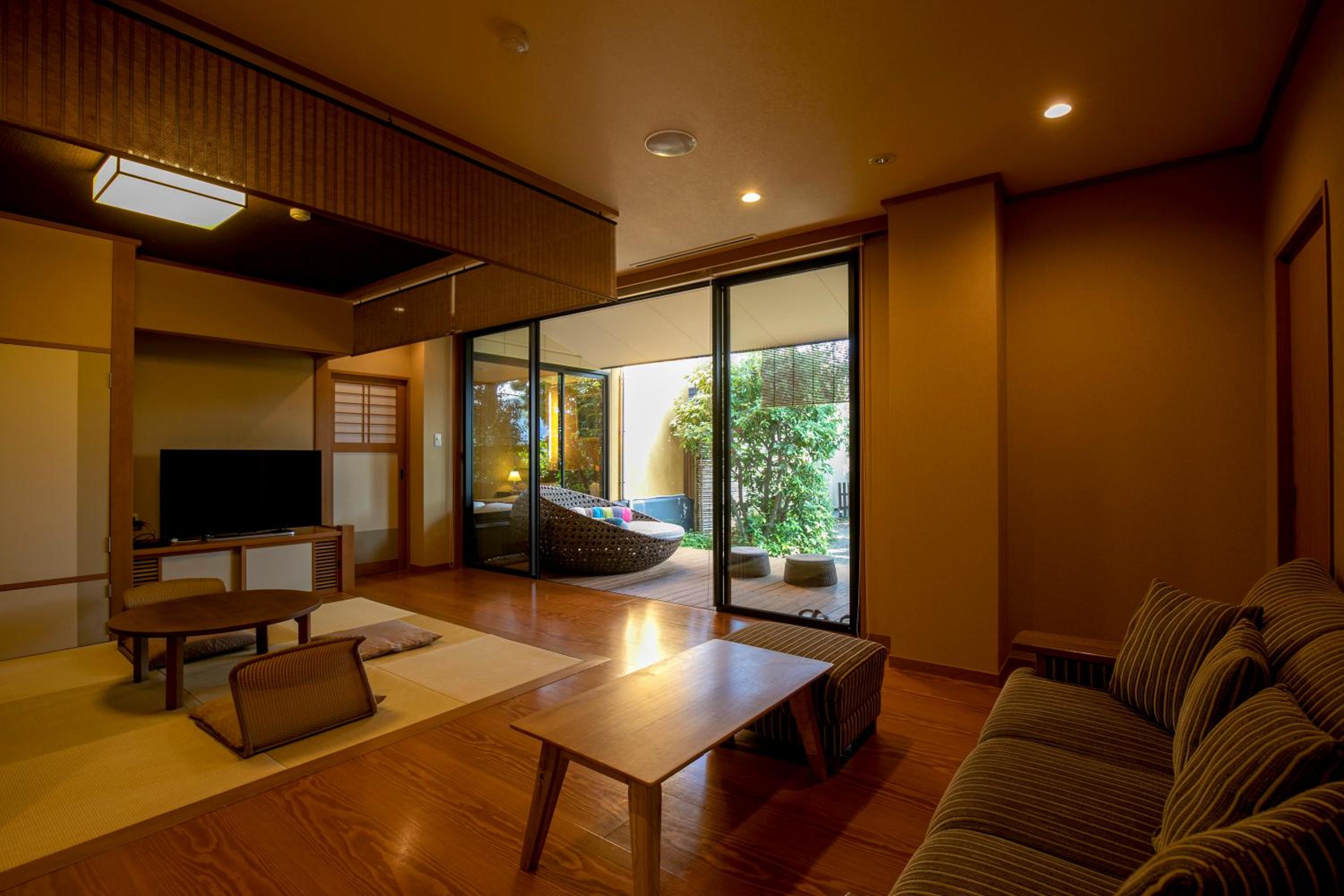 Premium, Suite, Semi Outdoor Bath