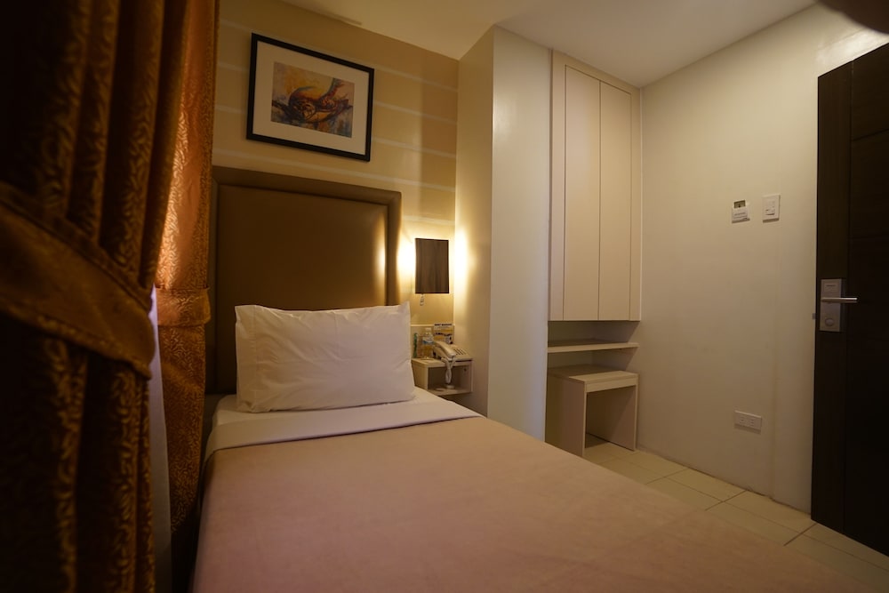 Cebu Uncle Tom's Cabin Hotel 16/66