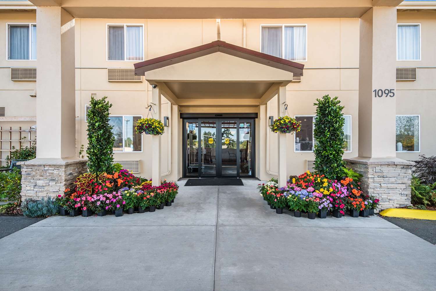 Red Lion Inn & Suites Sequim 17/22