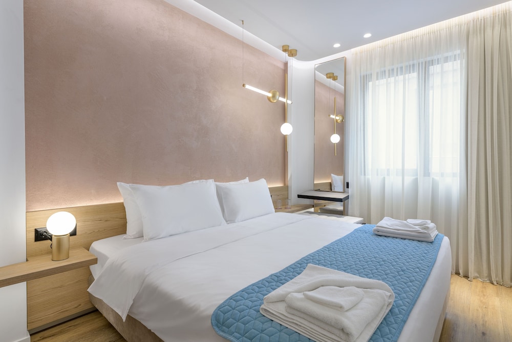 DELUXE, SUITE