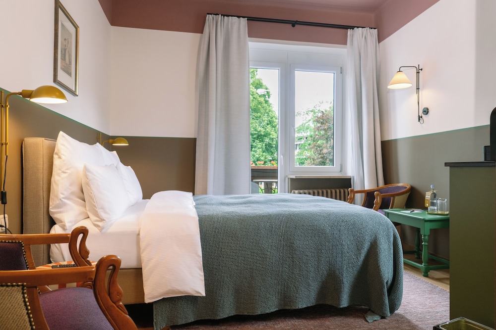 Petite, Single Bed