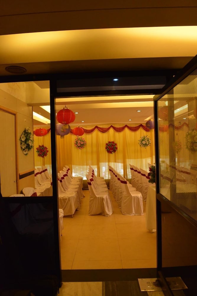 Sree Bharani Hotel 26/27