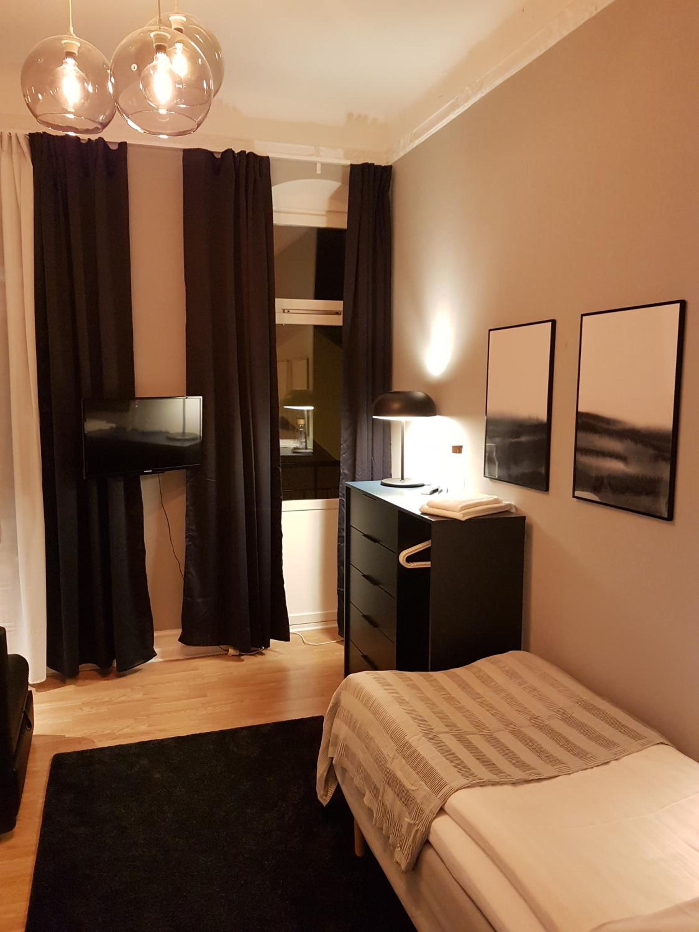 Room, Single, Single Bed