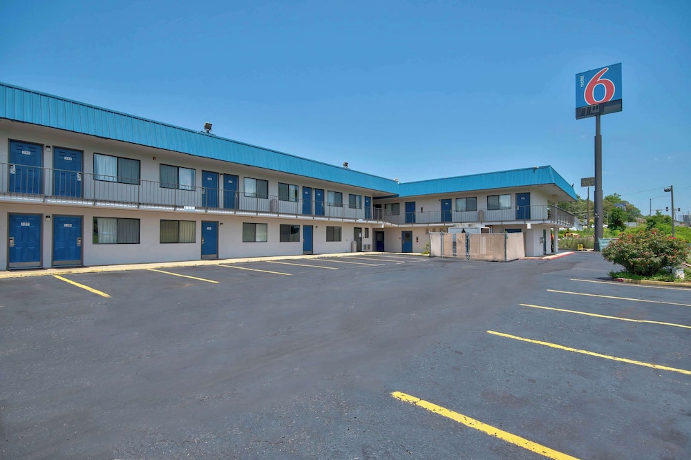 Motel6 Russellville, AR 41/49