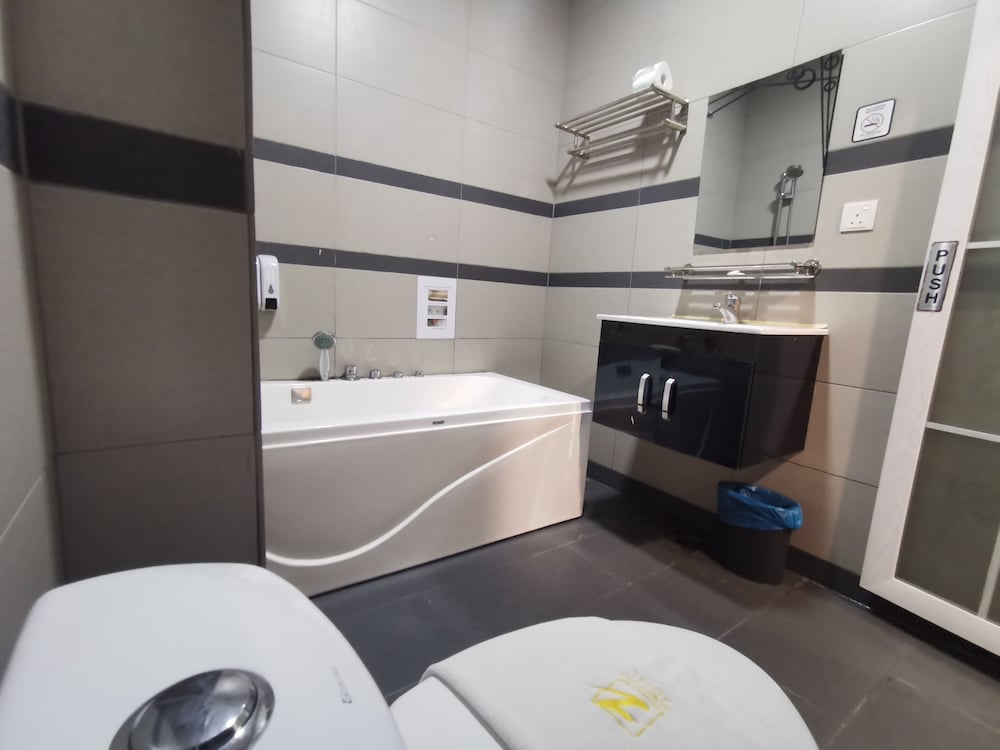 Zenz Hotel 48/50