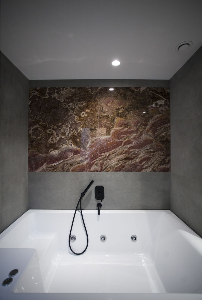 Art Suites Korai 7/40