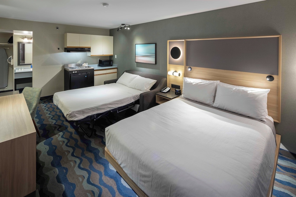 ROOM, QUEEN BED, KITCHENETTE