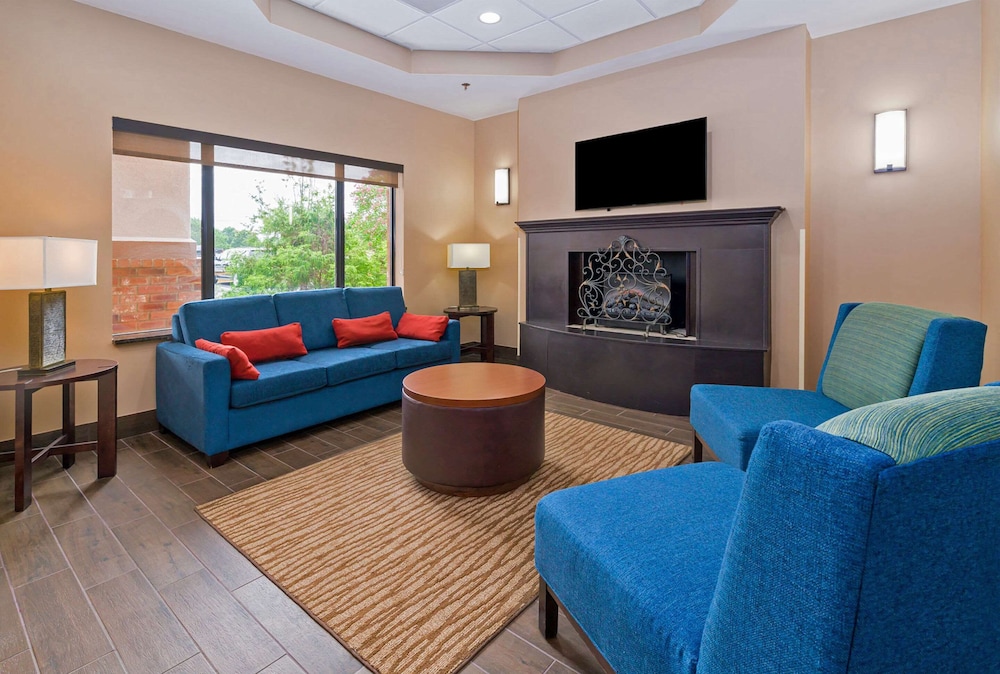 Comfort Inn & Suites Augusta West Near Fort Gordon 35/49