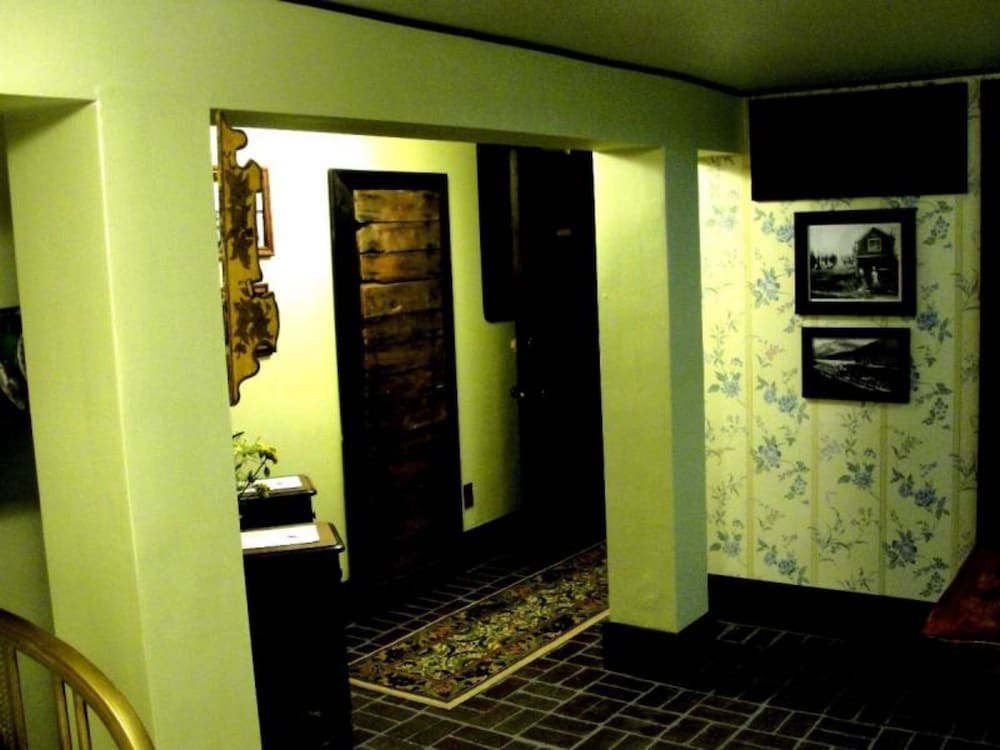 Alaska Heritage House 40/74