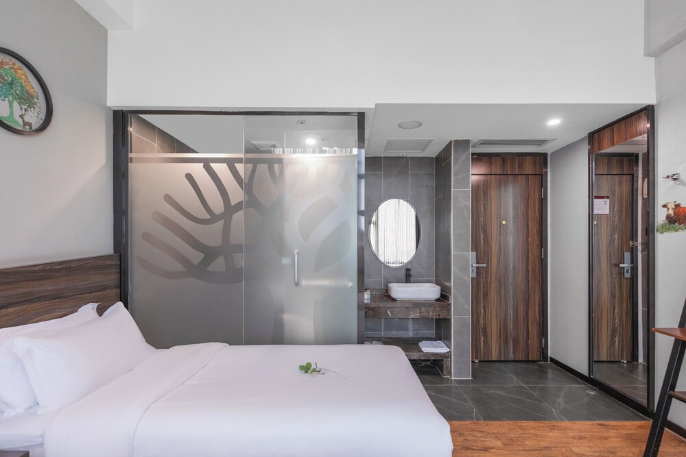 Standard, Twin Beds