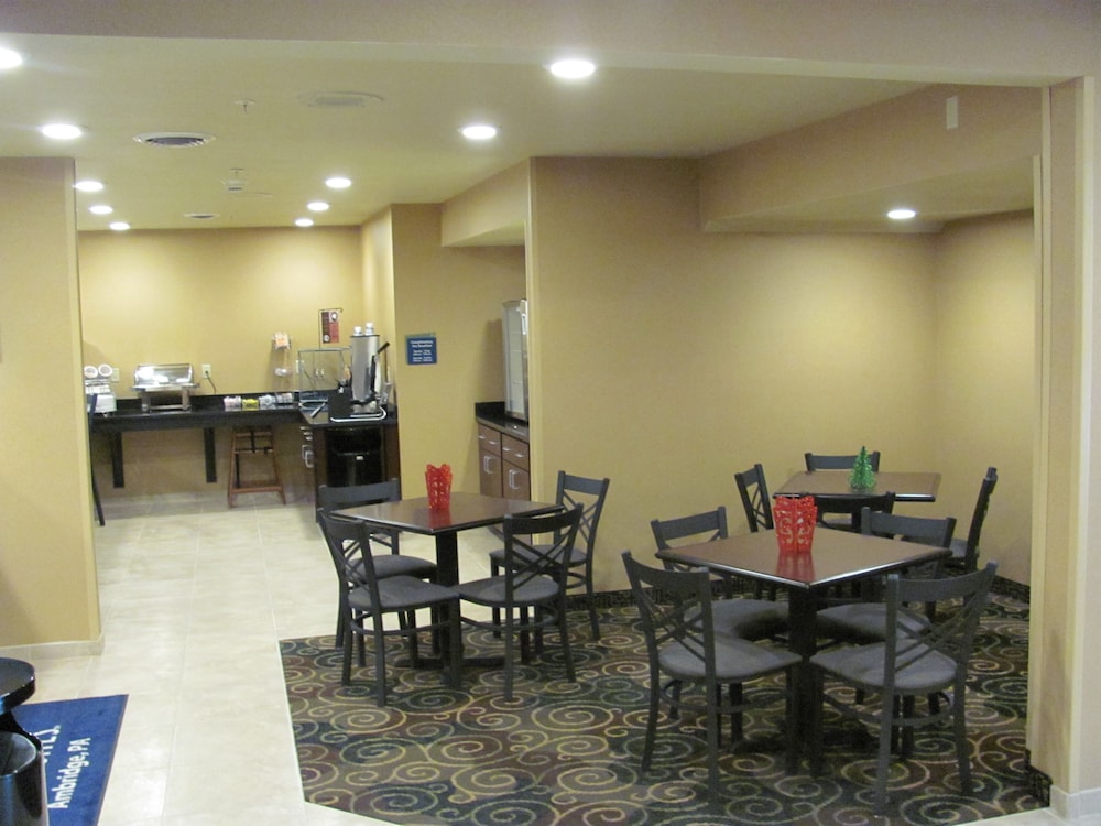 Cobblestone Inn & Suites - Ambridge 34/49