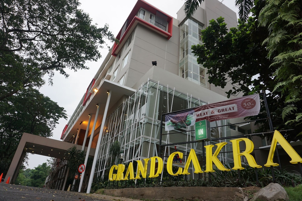 Grand Cakra Hotel 3/52