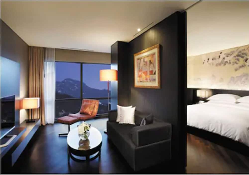 Swiss Grand Hotel 32/42