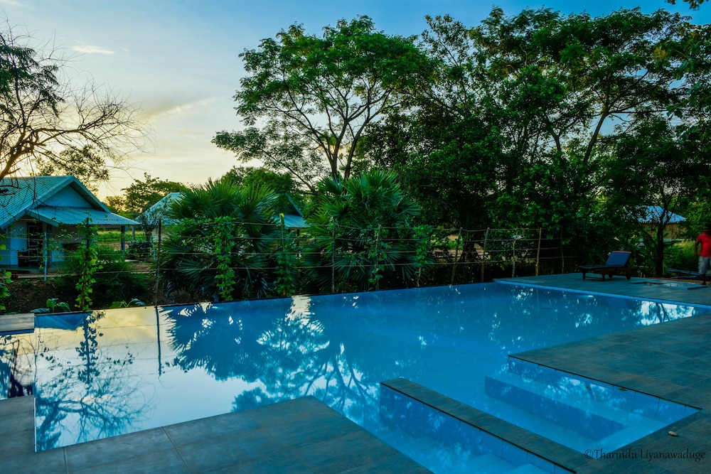 Rangiri Dambulla Resort 33/35