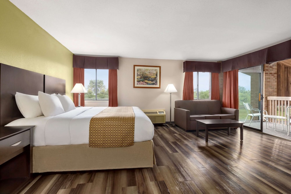 Baymont By Wyndham Monroe, MI 18/36