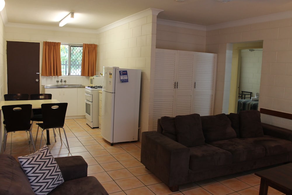 Oasis Inn Apartments 38/60