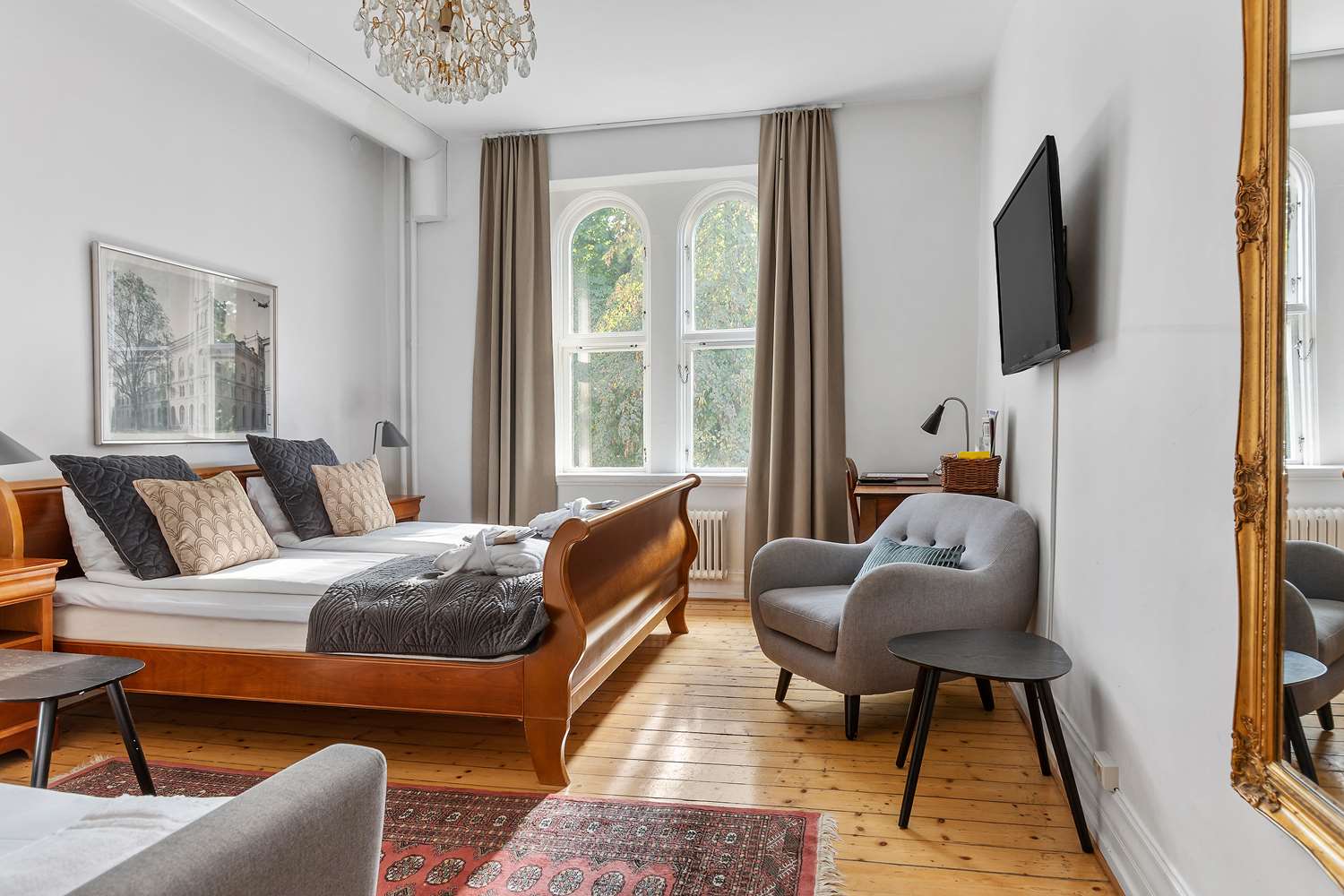 Super, King Bed, Sofa