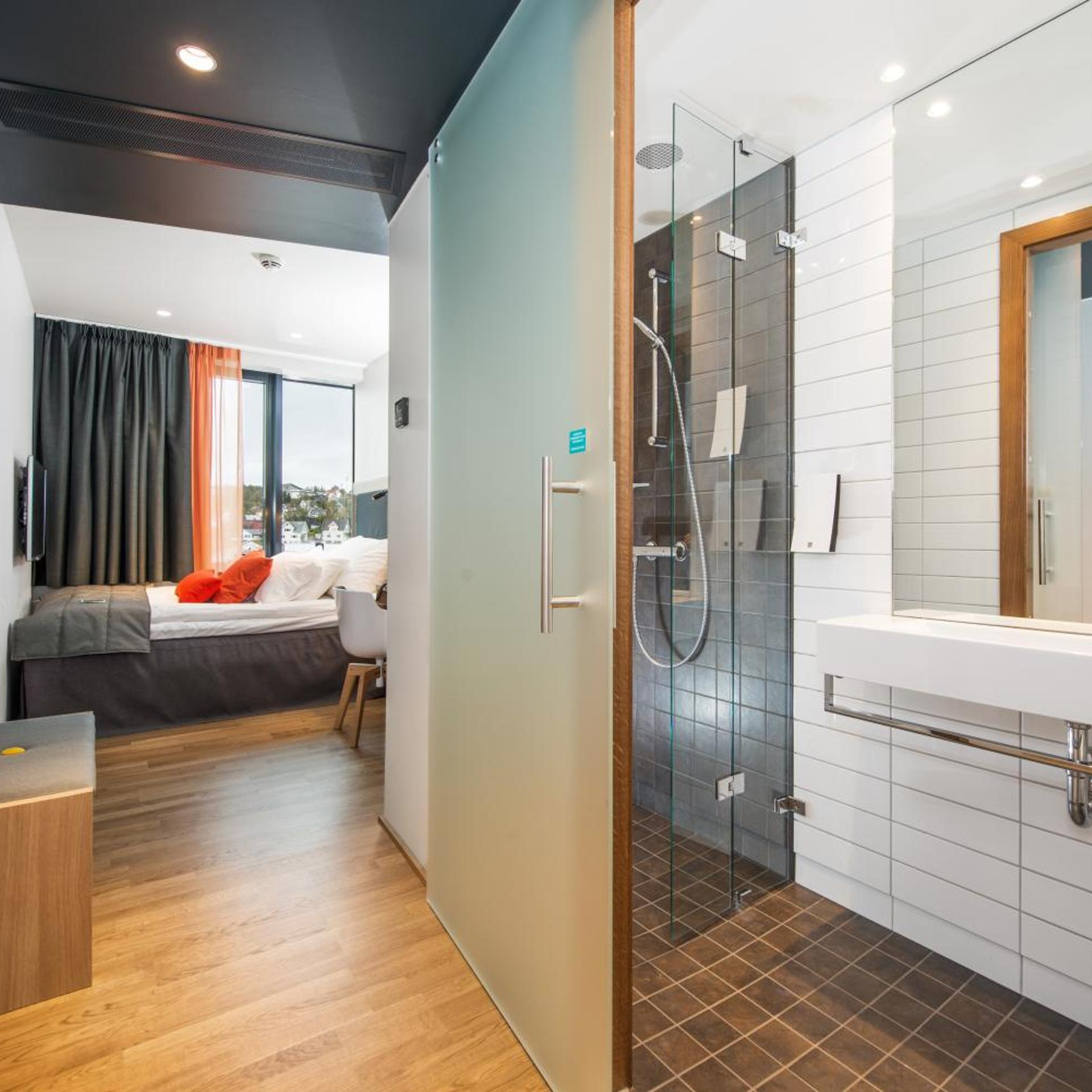 Compact, Double Bed، Clarion Hotel The Edge 9/9