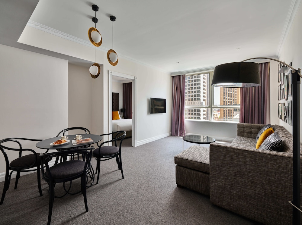 Mantra 2 Bond Street Sydney 44/62