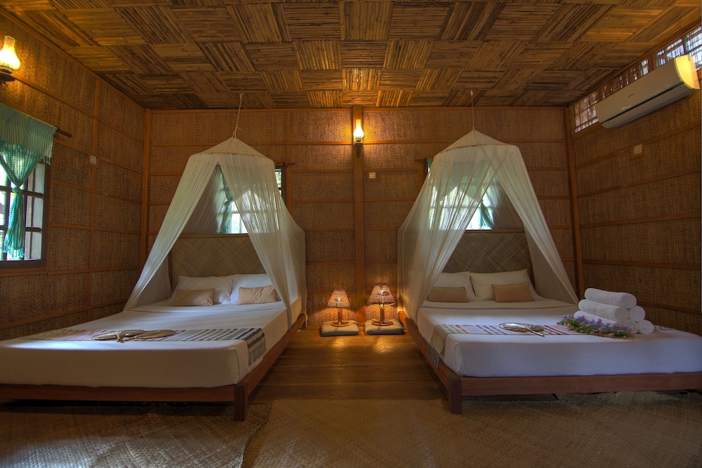 Palm Village Resort Spa 11/50
