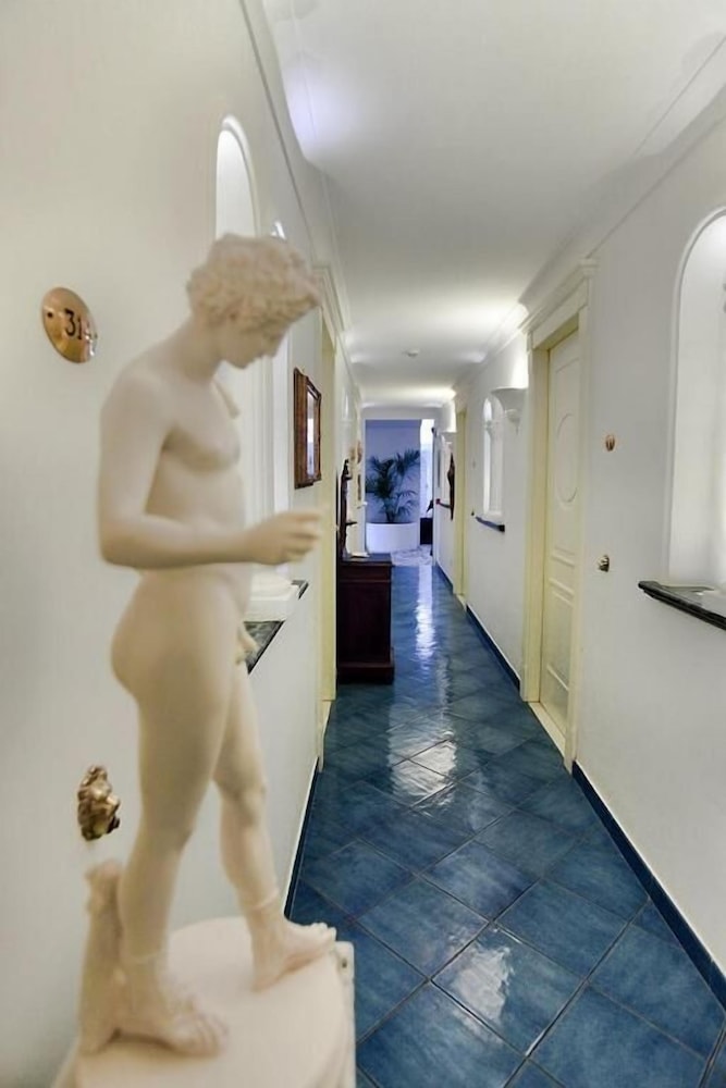 Bussola Di Hermes Hotel 33/57
