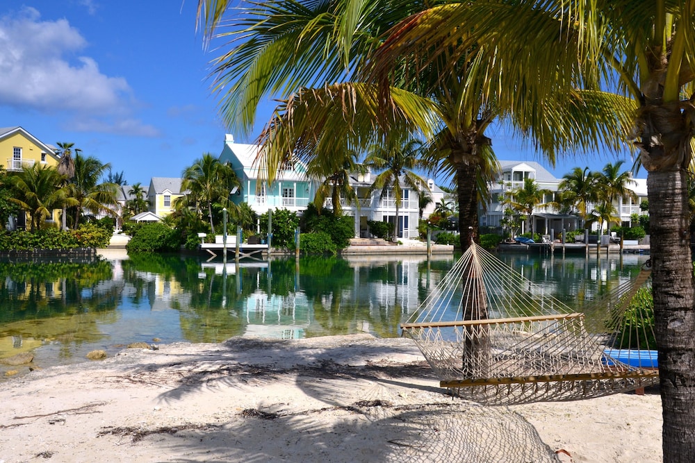 Sandyport Beaches Resort 63/77