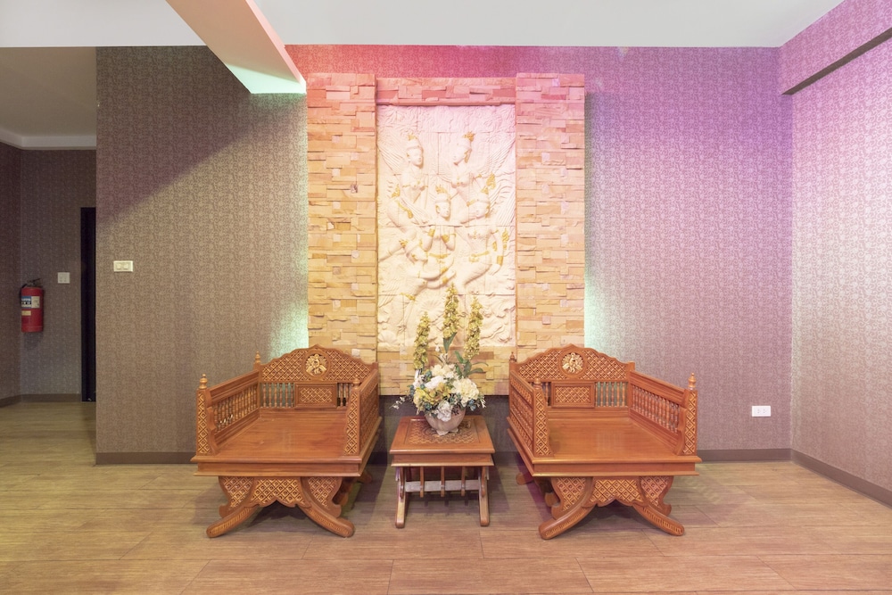 OYO 75382 Chonburi Hotel 30/42