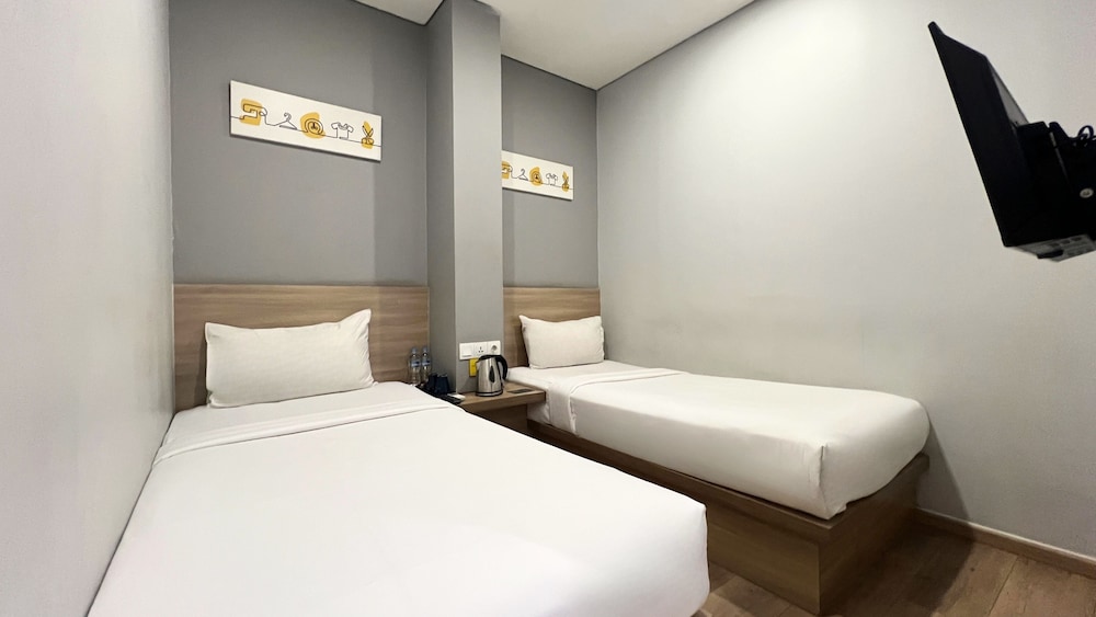 Yellow Bee Tanah Abang Jakarta 19/56