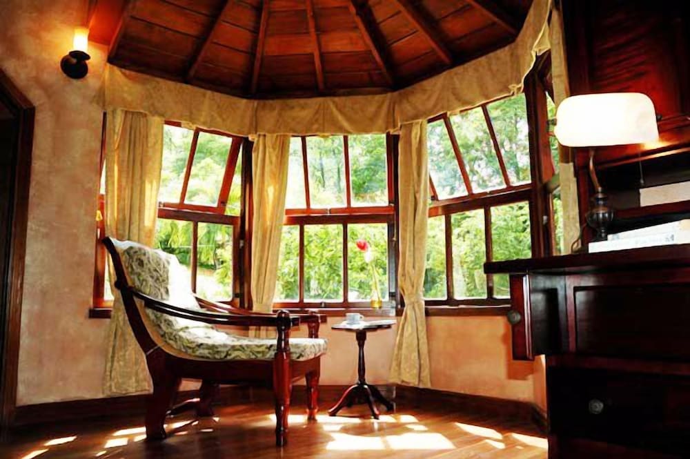 SPRING HOUSE BEQUIA 28/50