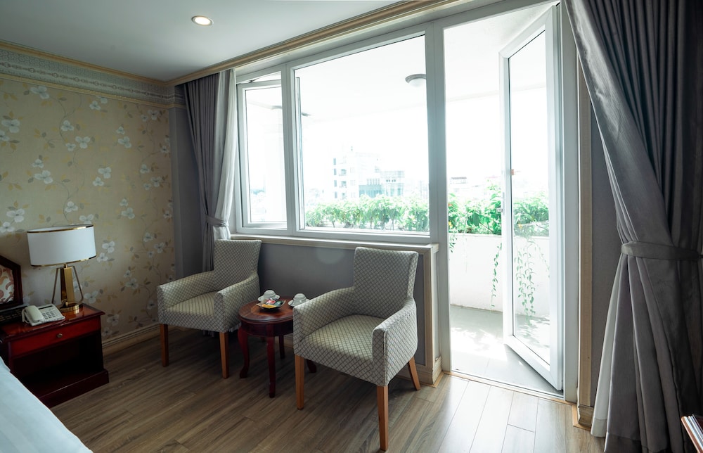 Lotus Saigon Hotel 43/62