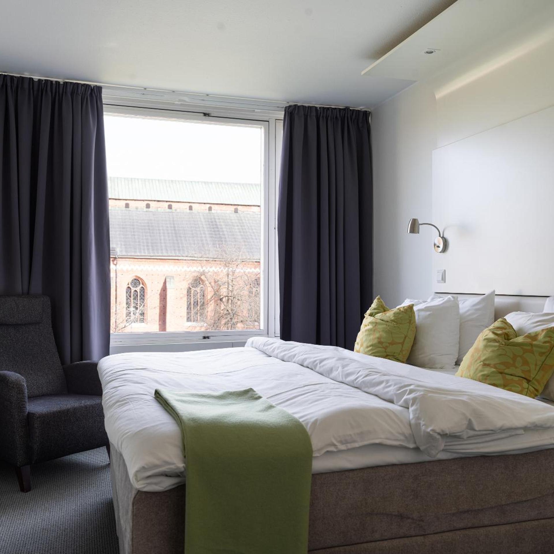 Standard, Double Bed, Cathedral View